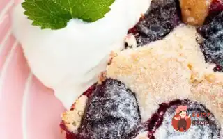 Вершковий Клафуті З Карамелізованими Зливами