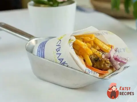 Грецька піта із сувлаки з курки