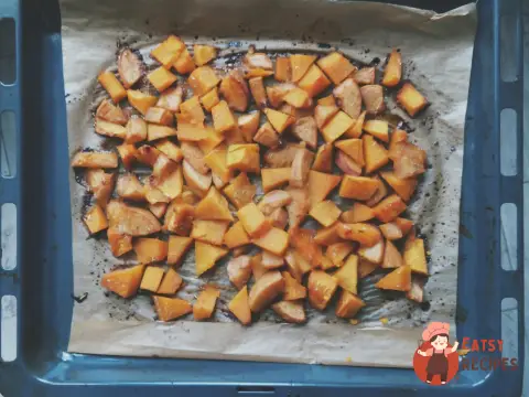 Гарбуз, запечений з персиками, ромом, медом та розмарином