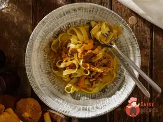 Феттучіні з лисичками