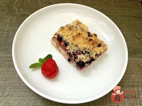 Кухня з начинкою зі свіжих ягід і фруктів