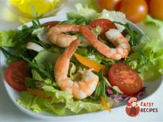 Легкий салат із креветками