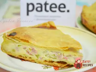 Пиріг з шинкою, бринзою та солоними огірками