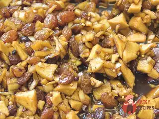 Яблучний чатні зі спеціями та родзинками