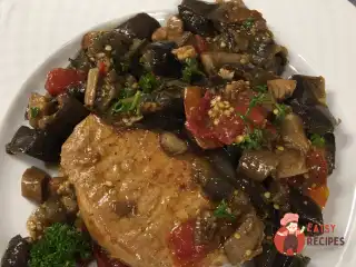 Свинина, запечена з грибами, помідорами та баклажанами