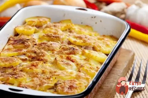 Картопля у вершках