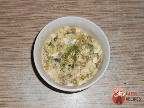 Салат із зеленим горохом та куркою
