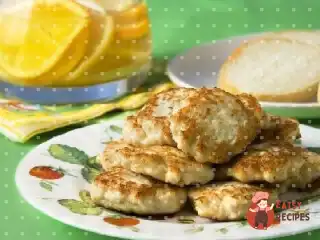 Курячі оладки з цибулею