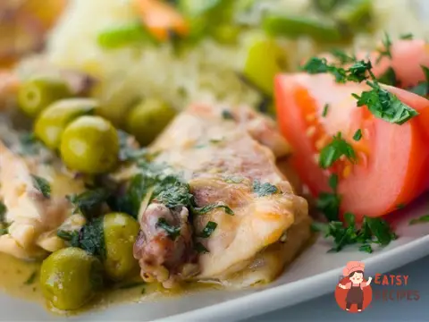 Тушкована курка з фенхелем і оливками