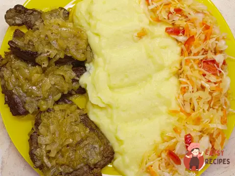 Яловича печінка в вершково-цибулевому соусі