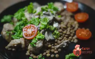 Сочевиця З Куркою Та Грибами, Тушкованими У Вершках