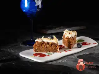 Простий морквяний торт із вершковим кремом