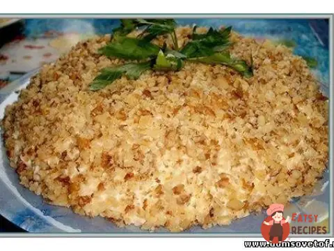 Листковий салат з кальмарами