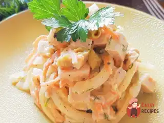 Салат з відвареною свининою та зеленим горошком