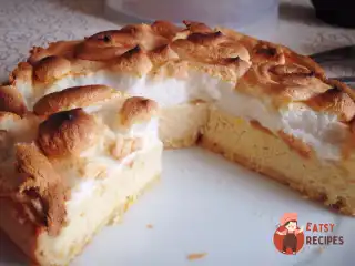 Лимонний пиріг зі згущеним молоком під меренгою