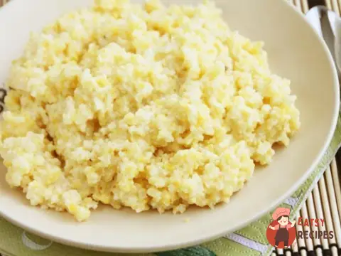 Кукурудзяна каша з кунжутом