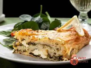 Пахлава з кабачками та фетою з йогуртово-м'ятним соусом