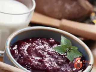 Швидкий сливовий джем із цедрою лайма