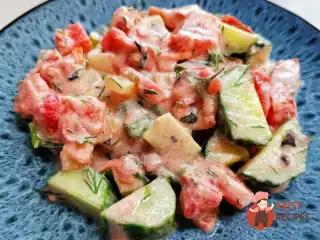 Овочевий салат зі сметаною