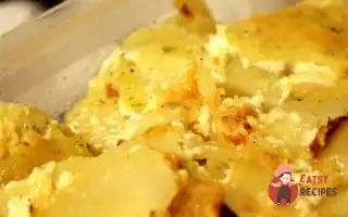 Картопля, Запечена З Сиром Та Спеціями У Сметанно-Часниковому Соусі.