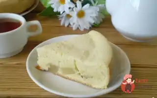 Пиріг Із Бісквітного Тіста З Солодкою Грушевою Начинкою В Мультиварці