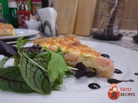 Кіш лорен із слабосолоним лососем