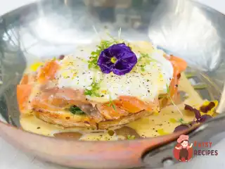 Яйця «Бенедикт» з беконом
