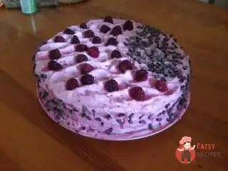 Торт із ожиновим кремом