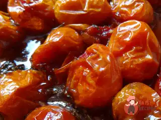 Томателлі в гострій карамелі з маринованою моцарелою