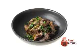 Куряча Печінка З Цибулею На Сковороді