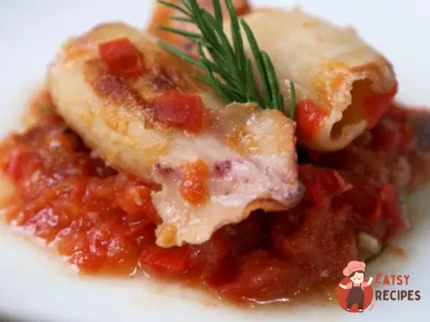Кальмари, тушковані з помідорами та розмарином