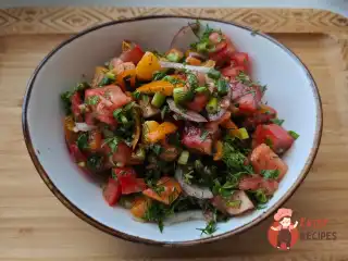 Салат з помідорів до м'яса