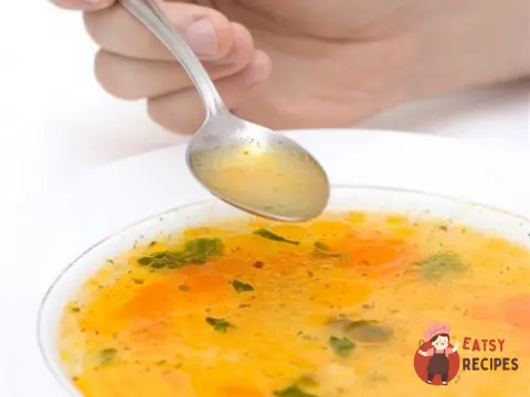 Прозорий курячий бульйон