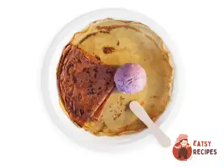 Морозиво на зелений чай з синього сиру і чайні млинці.