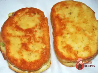 Хрусткі смажені грінки з куркою та сиром