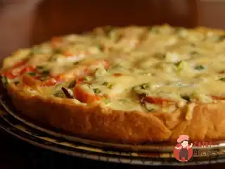 Швидкий киш з куркою на листковому тісті
