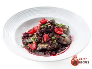 Качина печінка з ягідним соусом