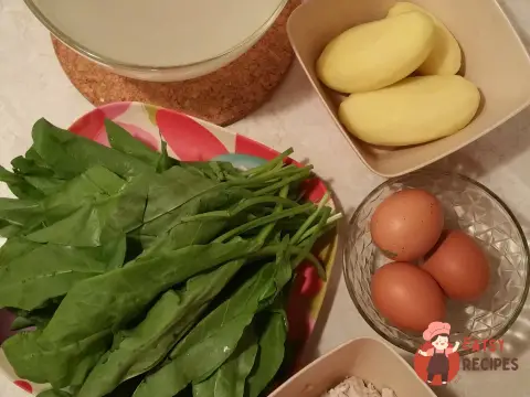 Зелений борщ із курячою грудкою