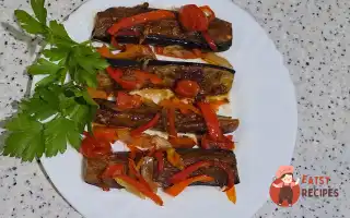 Баклажани З Овочами Та Соєвим Соусом На Сковороді.