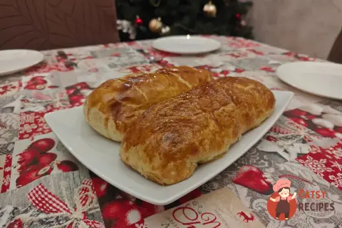 Рулет з курячим філе в листковому тісті