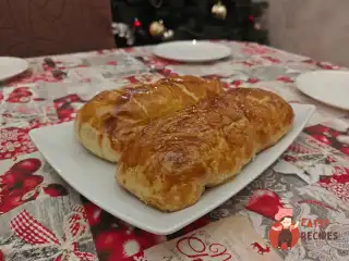 Рулет з курячим філе в листковому тісті