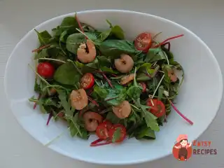 Легкий салат із креветками