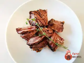 Яловичина в духовці з травами