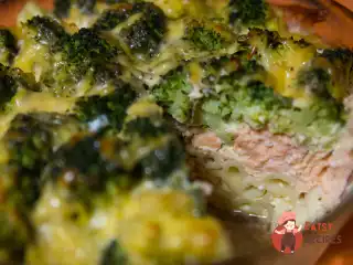 Запіканка з сьомгою та броколі