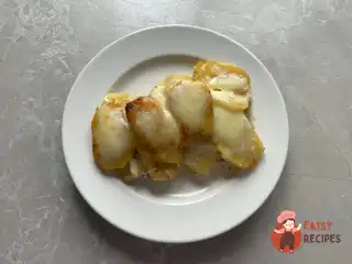 Свинина, запечена з картоплею