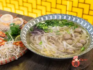 Суп фо-бо-в'єн з яловичими фрикадельками