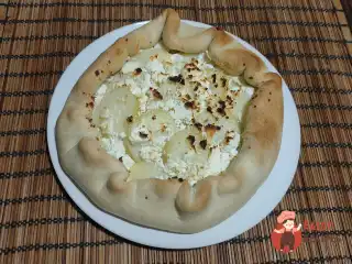 Пиріг з картоплею та фетою