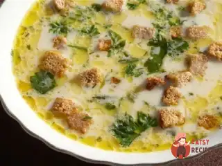 Сирний суп з печерицями та сухариками