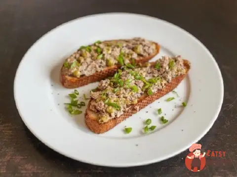 Хруст з печінкою тріски