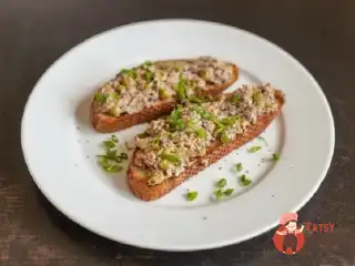 Хруст з печінкою тріски